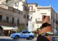 Auto della Polizia di Stato in servizio di pattugliamento per furto con strappo a Modica.