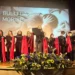 Studenti e soci Lions sul palco del teatro Naselli per la premiazione del Poster per la Pace a Comiso.