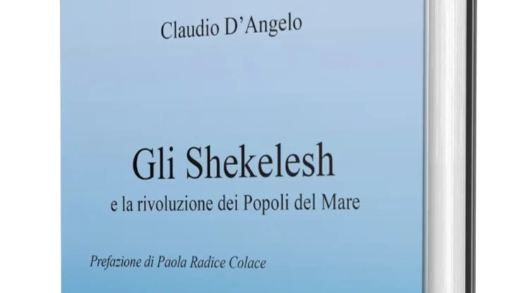 Copertina del libro Gli Shekelesh e la rivoluzione dei Popoli del Mare durante la presentazione a Montelepre