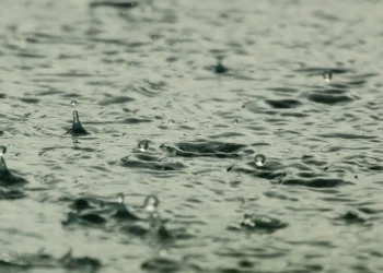 nuvole temporalesche e sprazzi di sole