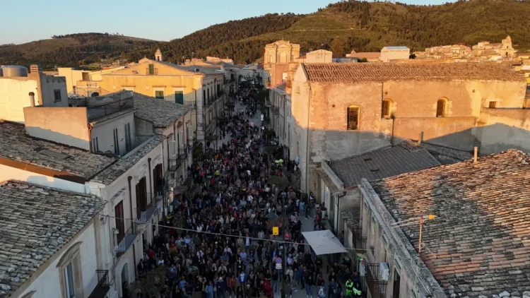 Celebrazioni del Primo Maggio a Chiaramonte Gulfi con installazioni e musica