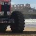 Mezzi in azione per la pulizia delle spiagge di Scicli sul litorale di Sampieri in vista di Pasquetta