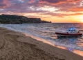 Ricerche del ragazzo danese disperso in mare a Noto sulla spiaggia di Eloro