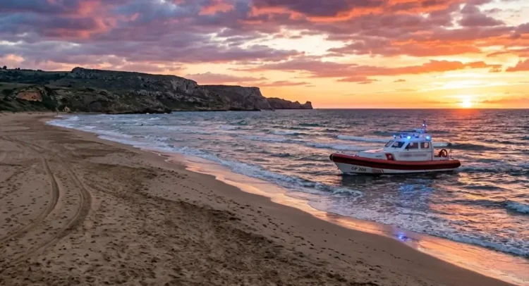Ricerche del ragazzo danese disperso in mare a Noto sulla spiaggia di Eloro