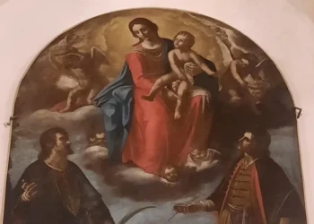Intervento di restauro Minniti a Modica sulla tela della Madonna con i Santi Cosma e Damiano.