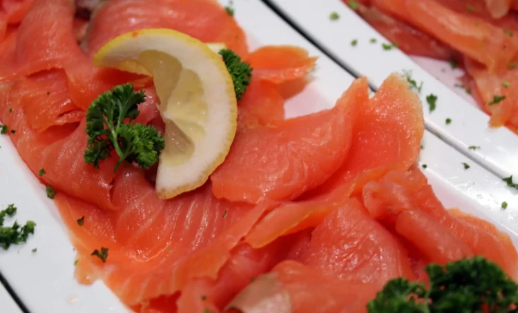 Confezione di salmone affumicato norvegese Deluxe oggetto di richiamo per rischio microbiologico