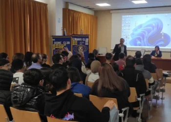 rischi-in-rete-conferenza-studenti-modica.webp