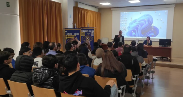 rischi-in-rete-conferenza-studenti-modica.webp