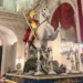 Il simulacro di San Giorgio Martire durante la scinnuta nel Duomo di Ragusa Ibla