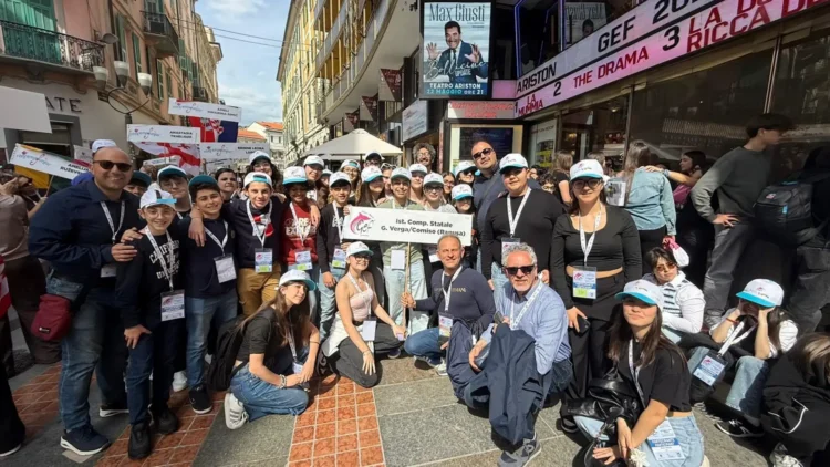Studenti della scuola Verga di Comiso festeggiano la vittoria al GEF di Sanremo