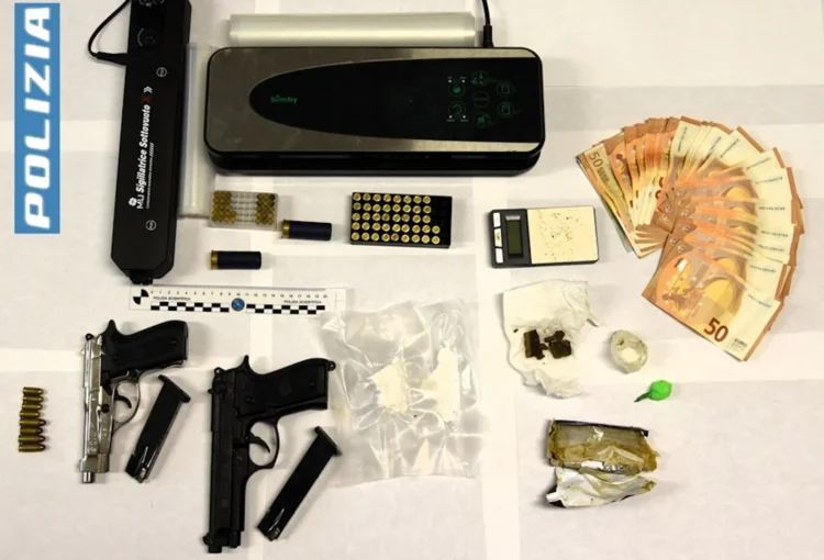 Droga, denaro e una pistola clandestina sequestrati dalla Polizia di Stato a Ragusa