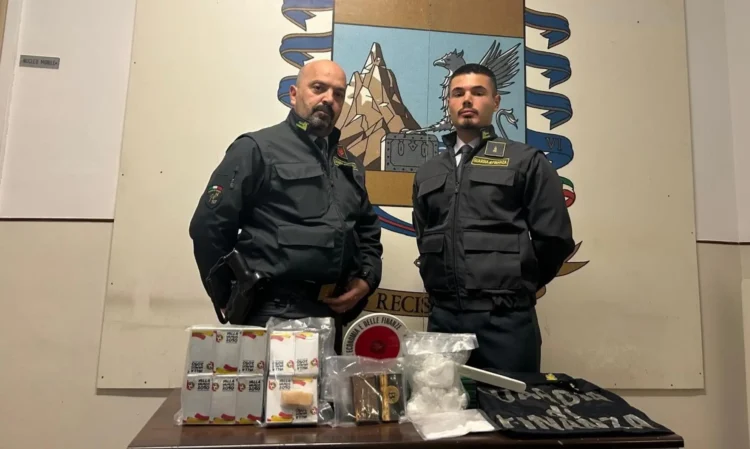 Porto di Trapani, attività di contrasto ai traffici illeciti durante le festività; focus sul sequestro di hashish e cocaina