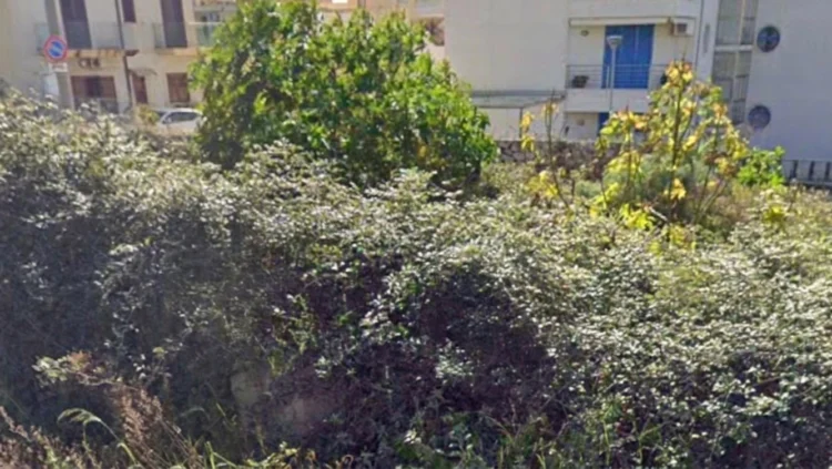 Veduta aerea del territorio di Scicli con l'alveo di un torrente in primo piano, oggetto di interventi di messa in sicurezza