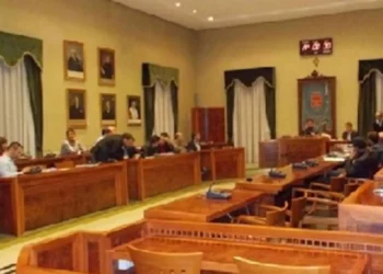 Seduta del Consiglio comunale di Modica durante il dibattito sulla mozione per la stabilizzazione degli 81 lavoratori ASU, aprile 2026