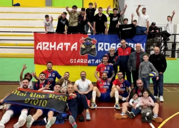 Giocatori della squadra maschile del Giarratana Volley dopo la vittoria contro Catania