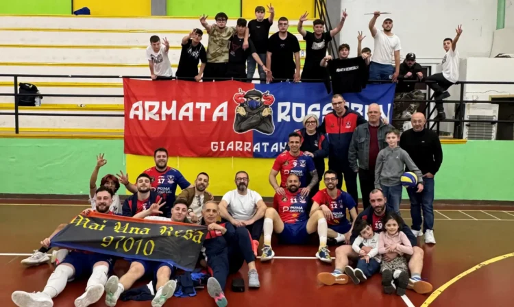 Giocatori della squadra maschile del Giarratana Volley dopo la vittoria contro Catania