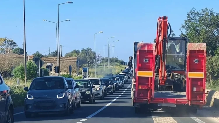 Cantiere e code di auto sulla strada provinciale 25 Ragusa-Marina di Ragusa