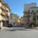 Traffico in coda nella zona della stazione ferroviaria di Comiso durante i primi giorni della viabilità sperimentale 2026