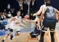Azione di gioco nella partita di Serie B Interregionale tra Matera e Virtus Ragusa al PalaSassi, gara decisiva per il posizionamento nei playoff
