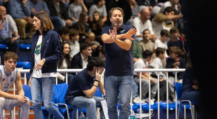 Azione di gioco della Virtus Ragusa durante una partita casalinga al PalaPadua