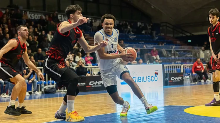 Azione di gioco della Virtus Ragusa impegnata nella corsa ai playoff