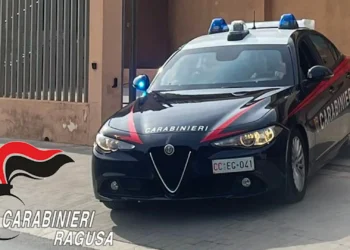 Auto dei Carabinieri durante un controllo stradale a Vittoria