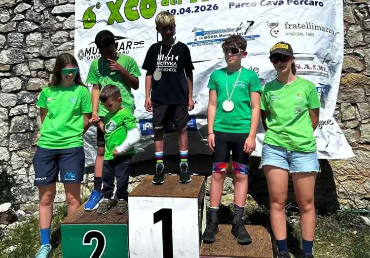 Giovani atleti della Motyka Modica in azione durante la gara di mountain bike XCO dei Monti Iblei
