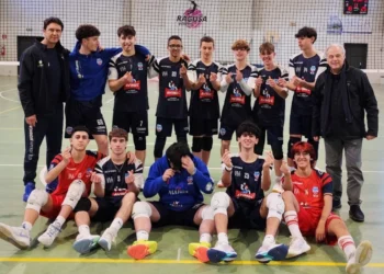 I giovani atleti della Volley Modica Next Gen Under 17 festeggiano la vittoria del titolo territoriale