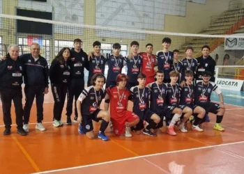 Giocatori della Volley Modica Under 17 durante un'azione di gioco nella finale regionale