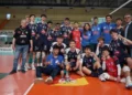 Giocatori della Volley Modica Under 19 festeggiano la vittoria del titolo regionale