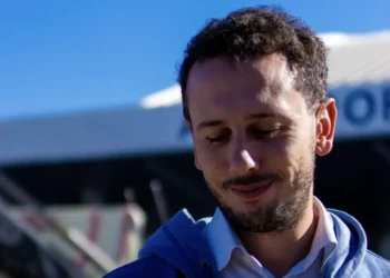Lavori di manutenzione stradale a Ragusa con asfaltatura in corso