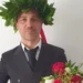 Angelo Corifeo mostra il diploma di laurea magistrale a Ragusa nel 2026
