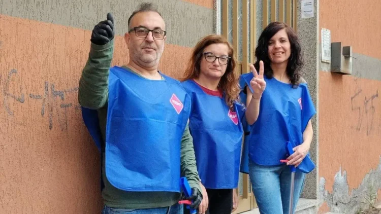 Volontari al lavoro ad Aci Catena in via Chiarenza per la pulizia urbana