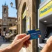 Primo piano della Carta di Inclusione utilizzata per i pagamenti dell'Assegno di Inclusione 2026 presso un ATM