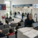 Sportello INPS con utenti in attesa per pratiche Assegno unico