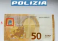 Controllo di una banconota da 50 euro sospetta in un esercizio commerciale