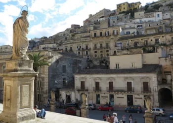 Veduta aerea di un comune ibleo beneficiario del bando Sicilia che Piace