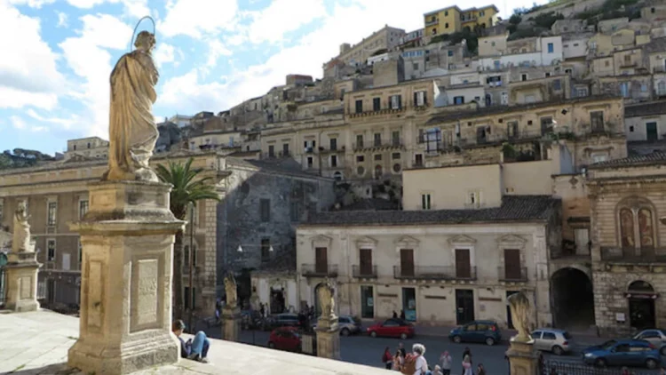 Veduta aerea di un comune ibleo beneficiario del bando Sicilia che Piace