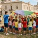 Bambini durante attività in un centro estivo finanziato con bonus e contributi pubblici