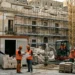 Cantiere edilizio con nuove costruzioni e lavori di riqualificazione urbana in Italia