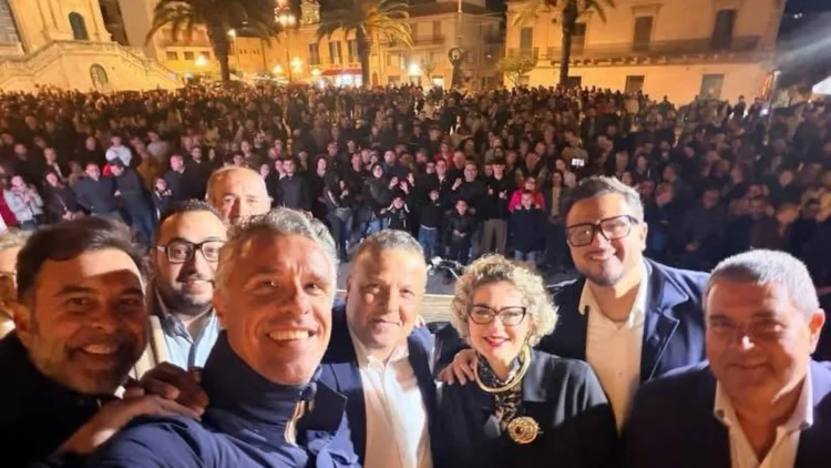 Comizio elettorale a Ispica per la candidatura a sindaco di Tonino Cafisi