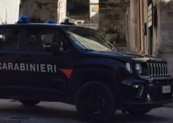 Carabinieri durante un controllo antidroga a Chiaramonte Gulfi