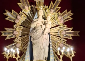 Processione aux flambeaux a Chiaramonte Gulfi per Maria SS. delle Grazie