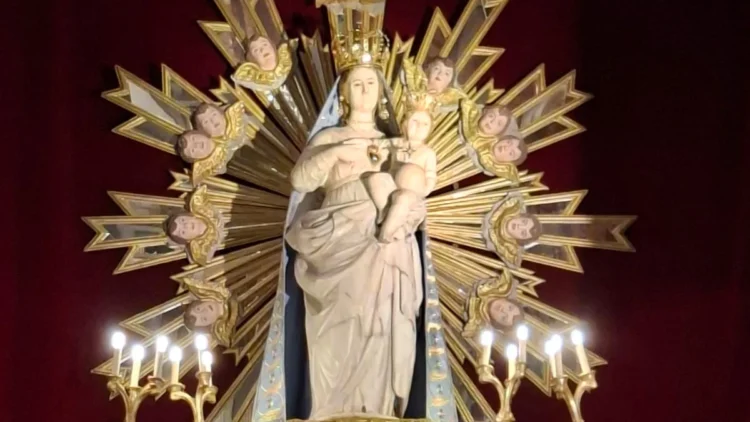 Processione aux flambeaux a Chiaramonte Gulfi per Maria SS. delle Grazie