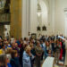 Fedeli e studenti durante il Settenario Addolorata a Comiso