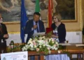 Sindaco Mario Marino consegna il Leone di Bronzo a Susan Gennaro a Scicli