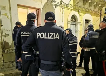 Forze dell'ordine effettuano controlli nel centro storico di Ragusa ad aprile 2026