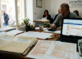 rottamazione cartelle 2026 con documenti fiscali e calcolatrice su scrivania