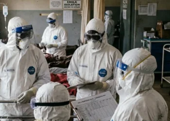 Ebola Bundibugyo operatori sanitari durante controlli epidemiologici in Congo