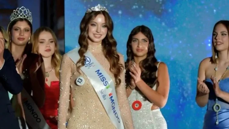 Erica Lentini incoronata Miss Mondo Sicilia durante la finale di Caltagirone